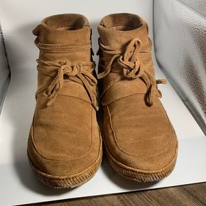 Uggs women’s mocasines size 8.5